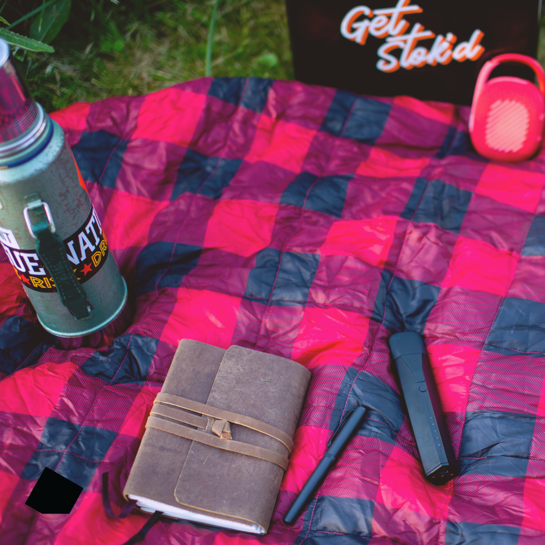 Minxturus Herbal Vaporizer and a journal sitting on a picnic blanket